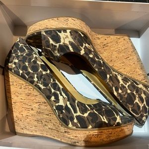 Nine West wedges 8.5 neutral animal print